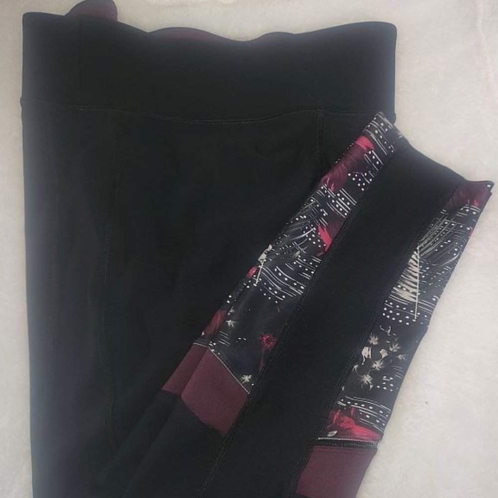 Spalding Ladie's quality yoga/workout pants, Black with splash of color,XXL NWOT